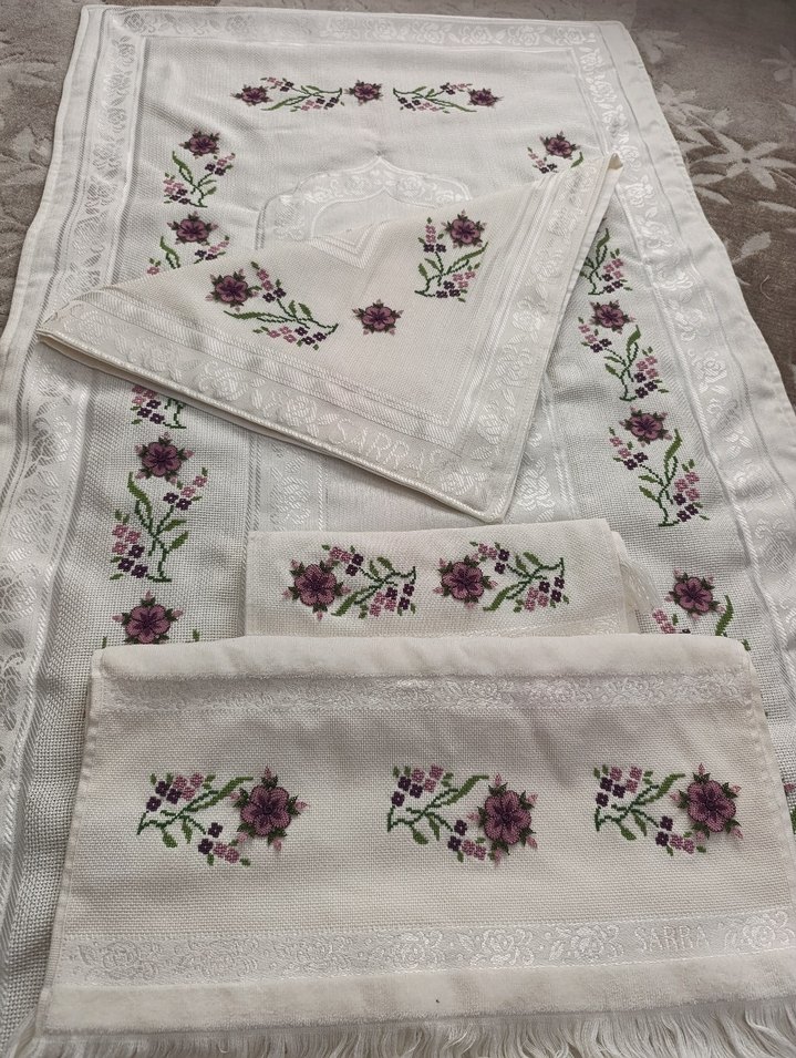 Çiçek Desenli El İşi Örtü Seti - Görsel 3