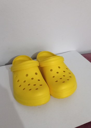 Crocs 37