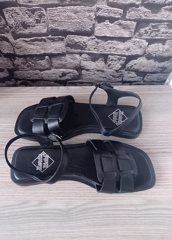 Siyah Tokalı Kadın Sandalet - Görsel 7