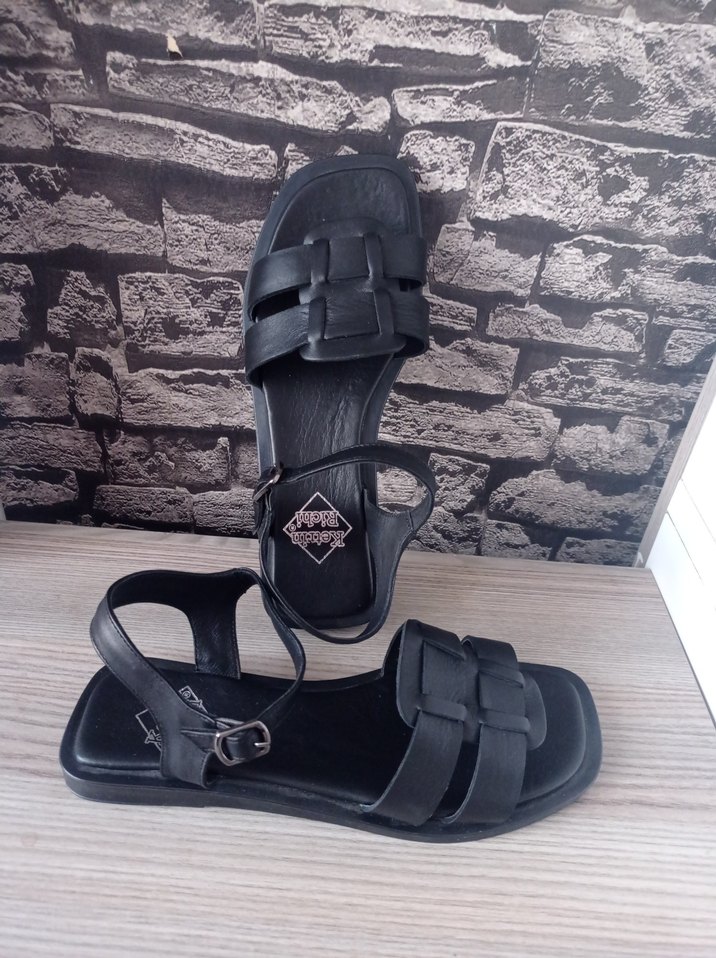 Siyah Tokalı Kadın Sandalet - Görsel 3