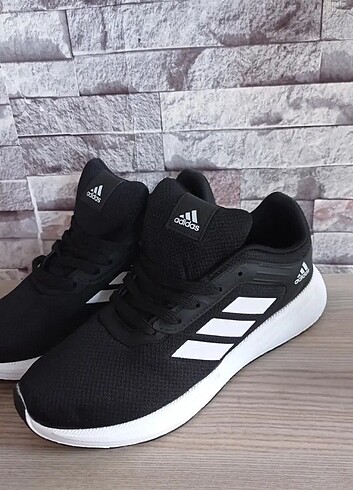 Adidas spor ayakkabı