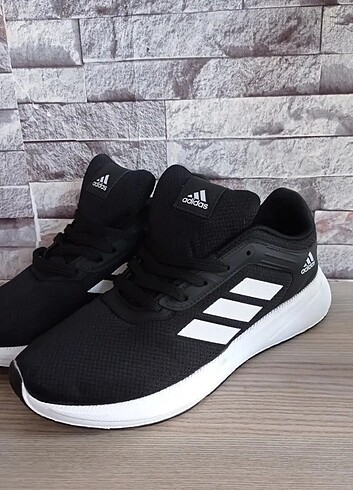 37 Beden siyah Renk Adidas spor ayakkabı
