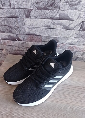38 Beden siyah Renk Adidas spor ayakkabı 