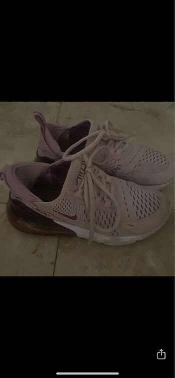 Nike 270