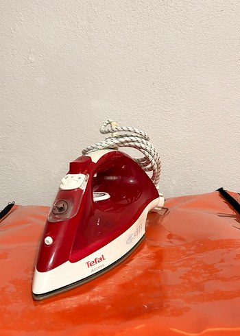Tefal Tedal Parlak Kırmızı Ütü