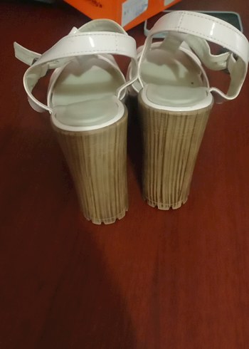 Beyaz Kadın Dolgu Topuklu Sandalet - Görsel 3