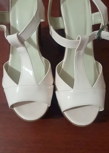 Beyaz Kadın Dolgu Topuklu Sandalet - Görsel 6