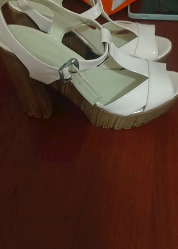 Beyaz Kadın Dolgu Topuklu Sandalet - Görsel 2