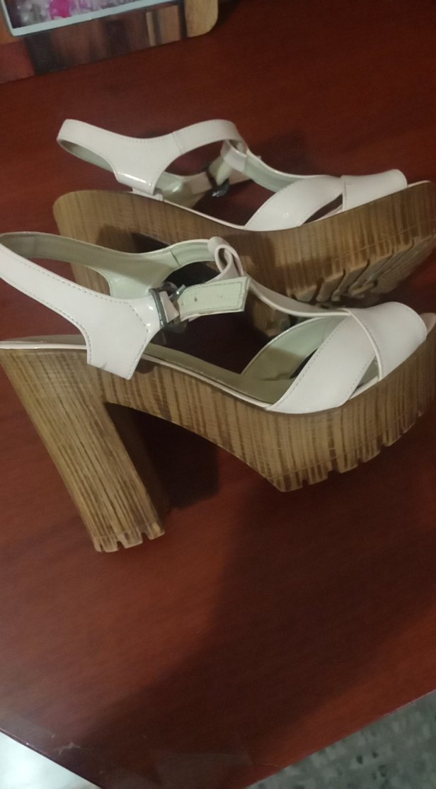 Beyaz Kadın Dolgu Topuklu Sandalet - Görsel 4