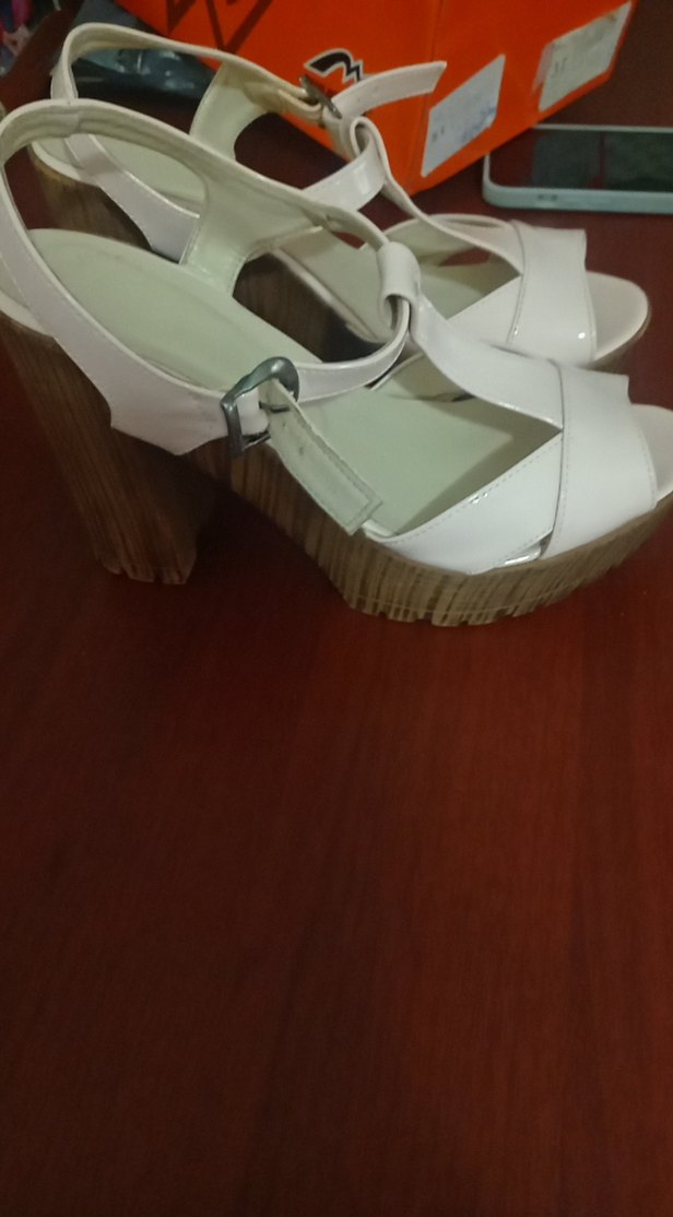Beyaz Kadın Dolgu Topuklu Sandalet - Görsel 2
