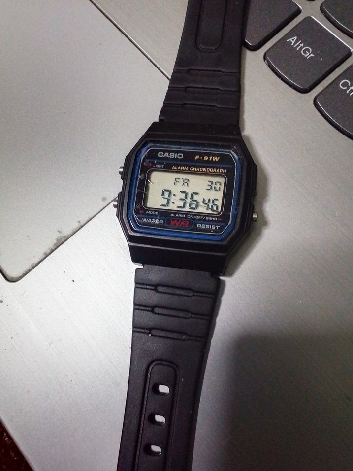 Camı çatlak Casio F-91W Dijital Saat - Görsel 3