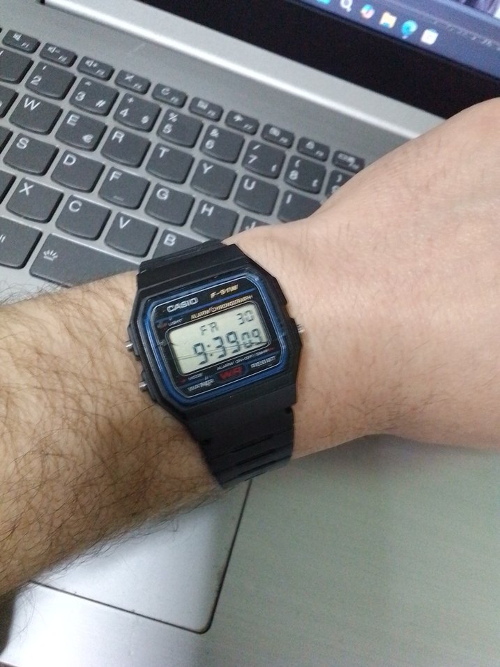 Camı çatlak Casio F-91W Dijital Saat - Görsel 2