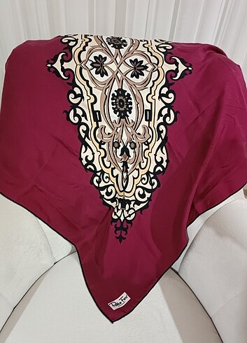 Pablio Ferre eşarp 