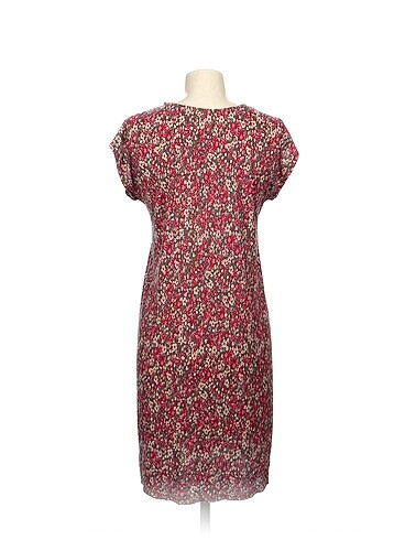 universal Beden PreLoved Günlük Elbise %70 İndirimli.