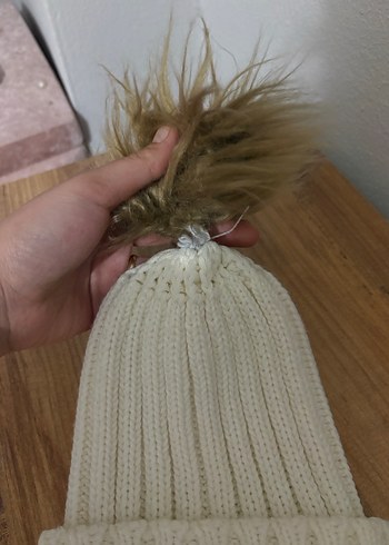 Kadın Beyaz Örgü Ponponlu Bere - Görsel 2