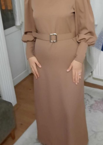 Bej Kemerli Uzun Kadın Elbise