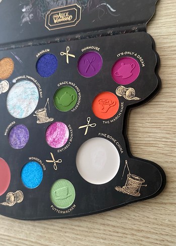 Revolution Alice in wonderland far paleti - Görsel 6