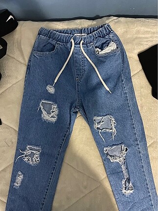 distressed detay mavi mom jean