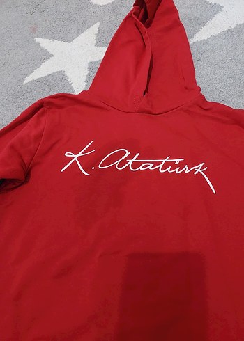 K. Atatürk Baskılı Kırmızı Kapüşonlu Sweatshirt - Görsel 3