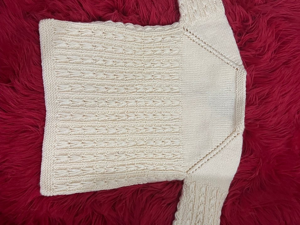 Nakışlı Beyaz Örgü Kız Hırka - Görsel 2