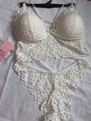 Beyaz yumuşak dantelli Bralet takım