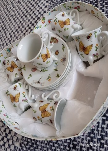 Kelebek Desenli Beyaz Kahve Fincanı Seti