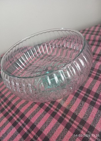 Bordo Ayaklı Cam Meyve Kasesi - Görsel 2