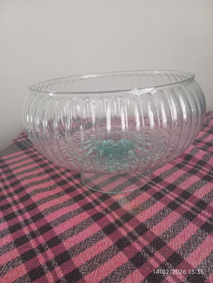 Bordo Ayaklı Cam Meyve Kasesi - Görsel 3