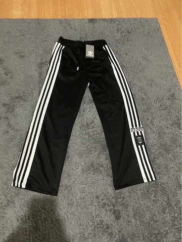 Adidas?a alt