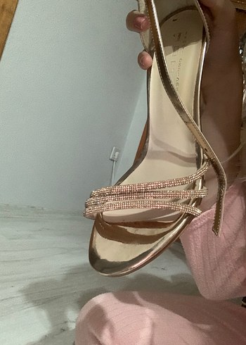 Altın Renkli, Tokalı İnce Topuklu Kadın Abiye Ayakkabı - Görsel 2