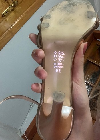 Altın Renkli, Tokalı İnce Topuklu Kadın Abiye Ayakkabı - Görsel 4