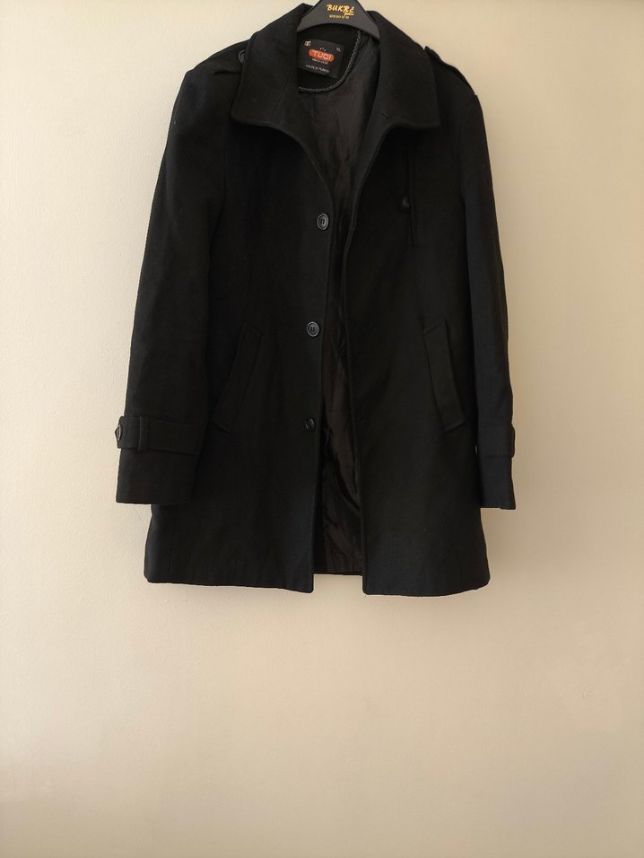 Düğmeli Siyah kaban - Görsel 2