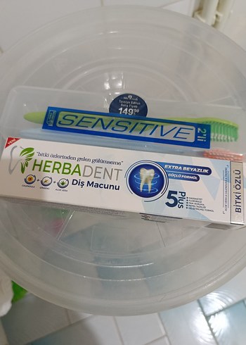 Herbadent Bitkisel Özlü Diş Macunu ve Sensitive Diş Fırçası