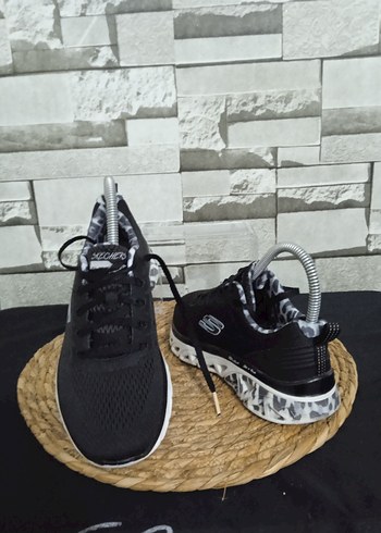 35 Beden Skechers Kadın Siyah Zebra Desenli Spor Ayakkabı