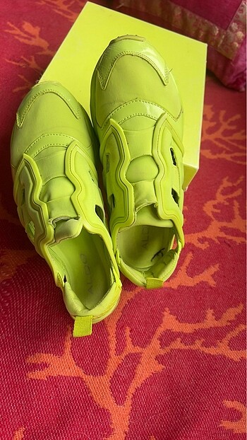 37 Beden Sandalet sneaker