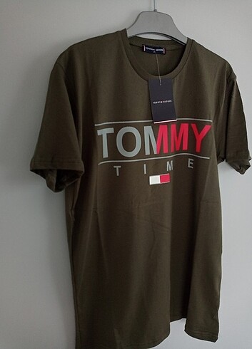 T-shirt şort