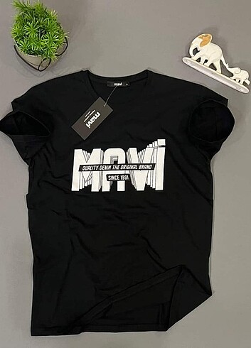 Üç adet t-shirt 