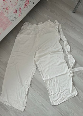 Beyaz keten pantolon