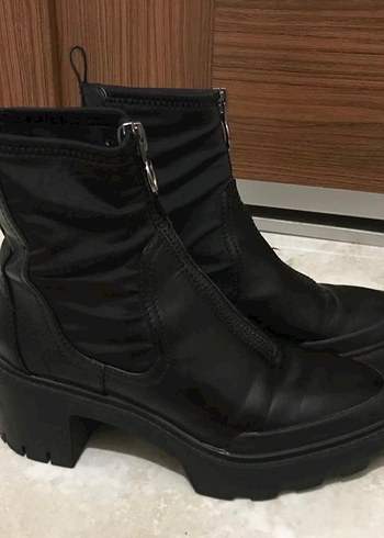 Tokalı Siyah Deri Stiletto Topuklu Bot - Görsel 3