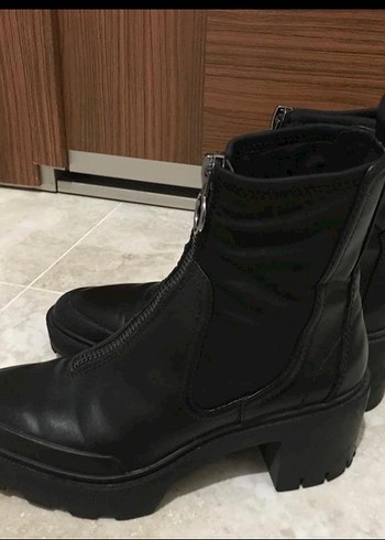 Tokalı Siyah Deri Stiletto Topuklu Bot - Görsel 2