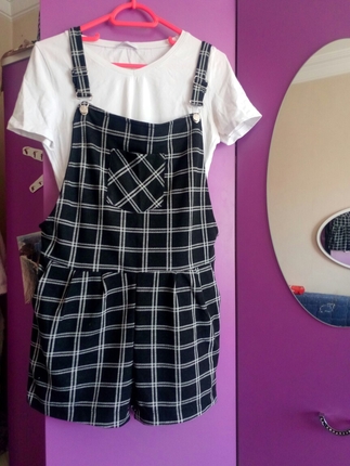 Kısa şort şeklinde kalın kumaş salopet (tshirt dahil değil) 
