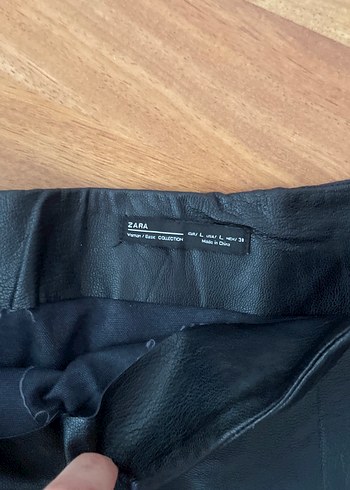 Zara Zara Kadın Siyah Deri Mini Pilili Etek