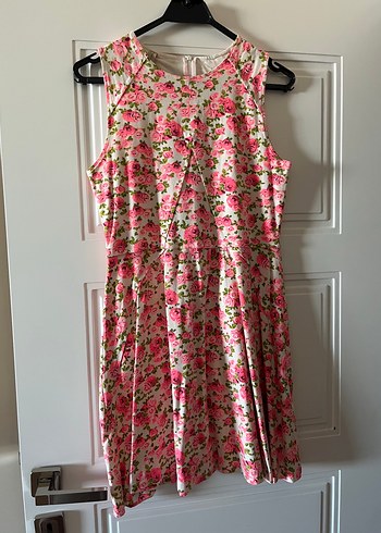 Pembe Çiçek Desenli Drapeli Vintage Elbise