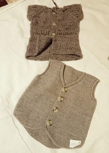 Düğmeli V Yaka Erkek Çocuk Bej Triko Süveter - Görsel 2