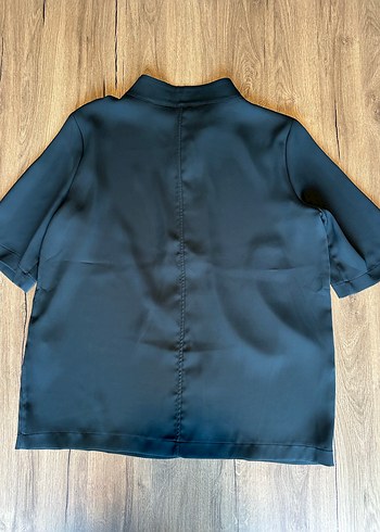 Kısa Kollu Yaka Detaylı Bluz - Görsel 3