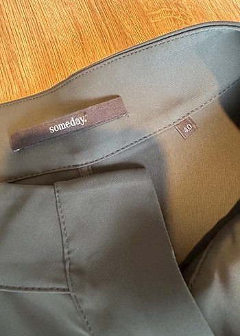 Kısa Kollu Yaka Detaylı Bluz - Görsel 4