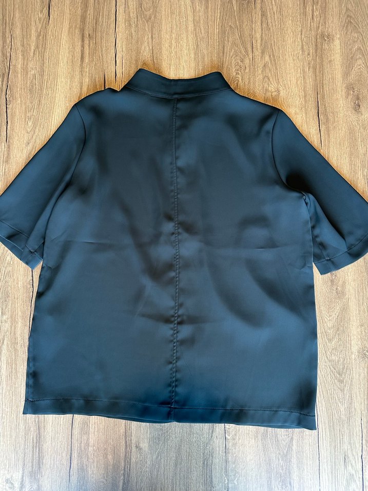 Kısa Kollu Yaka Detaylı Bluz - Görsel 3