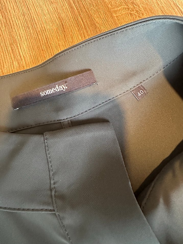 Kısa Kollu Yaka Detaylı Bluz - Görsel 4