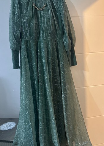 Yılan Desenli Uzun Yeşil Kadın Elbise - Görsel 2