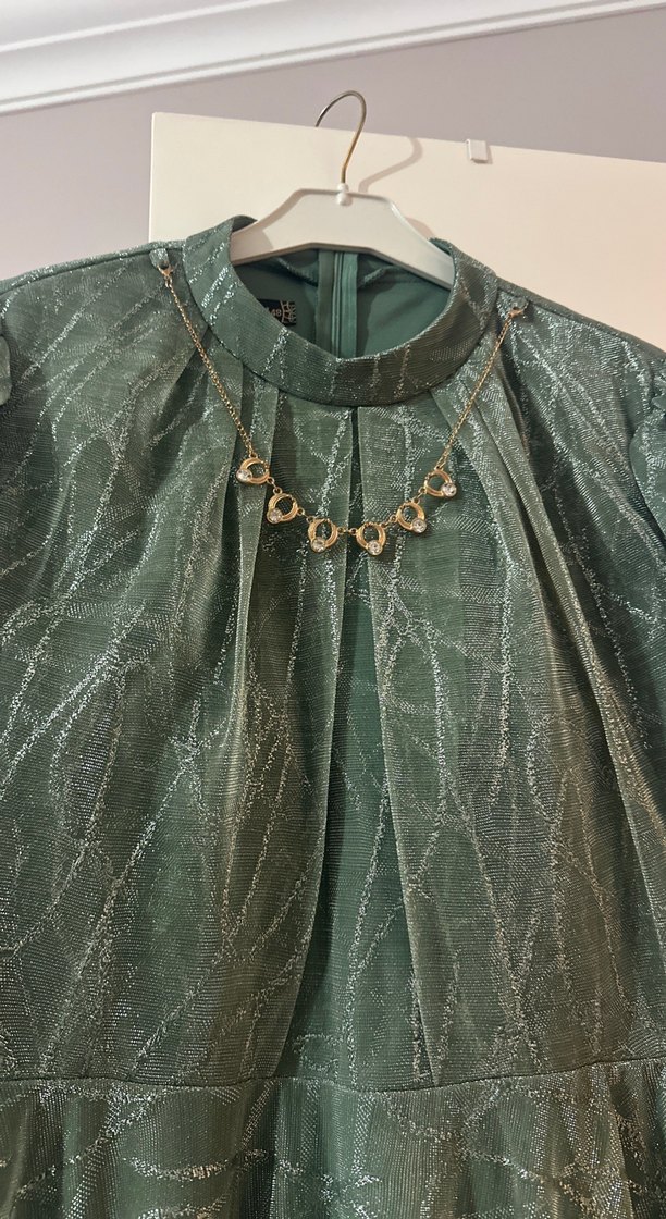 Yılan Desenli Uzun Yeşil Kadın Elbise - Görsel 4